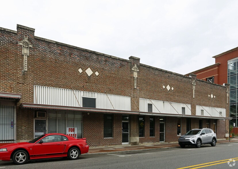 More Photos Of 222-226 Franklin St, Fayetteville Office For Lease
