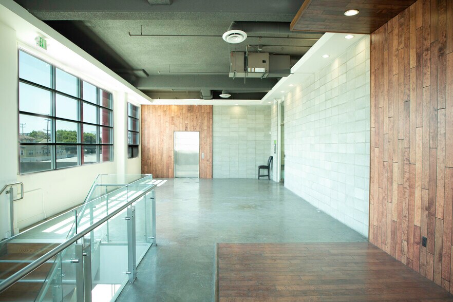 More Photos Of 2700 S Grand Ave, Los Angeles Warehouse For Sale
