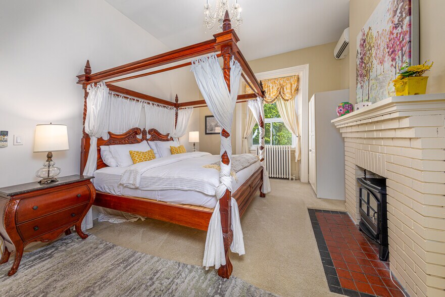 More Photos Of 8 Starr Pl, Kingston Hospitality For Sale