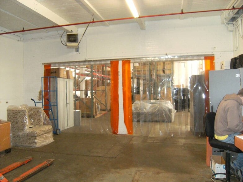 More Photos Of 5015-5025 Colorado Ave S, Seattle Warehouse For Lease