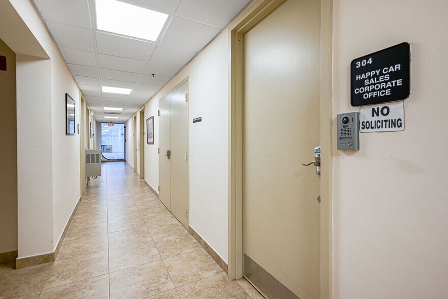 More Photos Of 2691 E Oakland Park Blvd, Fort Lauderdale Office Residential For Lease