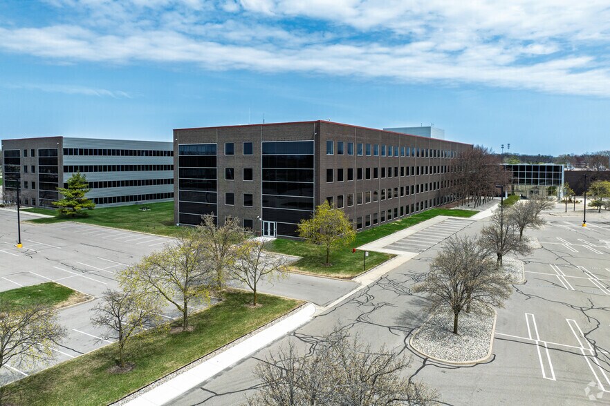 More Photos Of 3000 University Dr, Auburn Hills Office For Lease