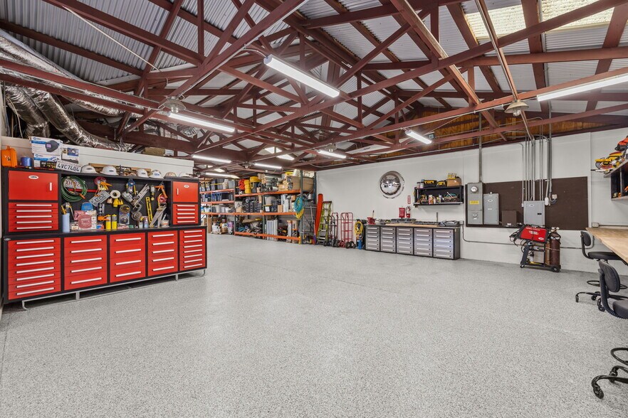 More Photos Of 133 Sunnyway Dr, Ventura Warehouse For Lease