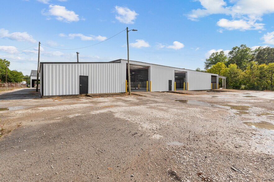 More Photos Of 240 E Park St, Guthrie Industrial For Lease