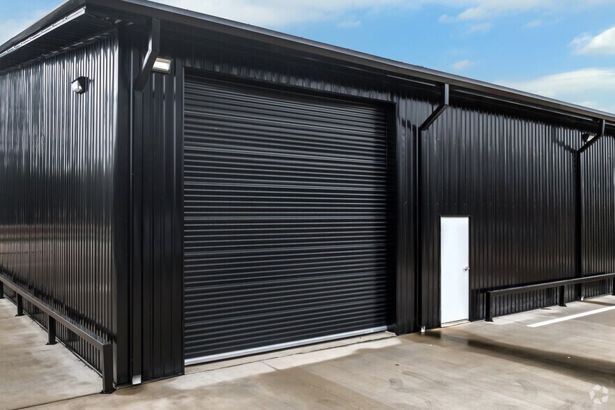 More Photos Of 32611 Tamina Rd, Magnolia Unknown For Lease