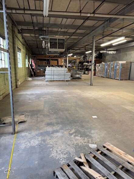 More Photos Of 35 Brown Ave, Springfield Warehouse For Lease