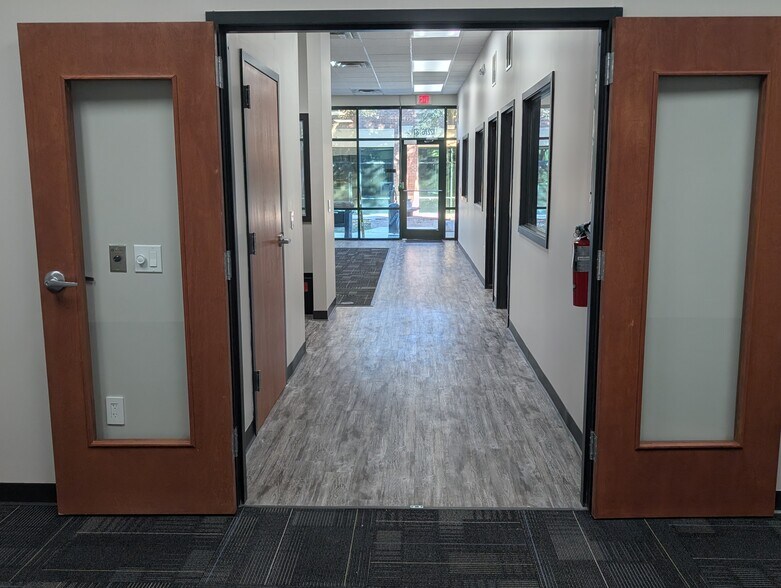 More Photos Of 12276 San Jose Blvd, Jacksonville Coworking Space