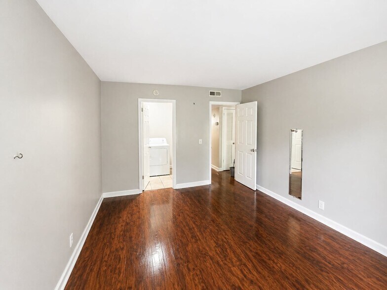 More Photos Of 555 N DuPont Ave, Madison Apartments For Sale