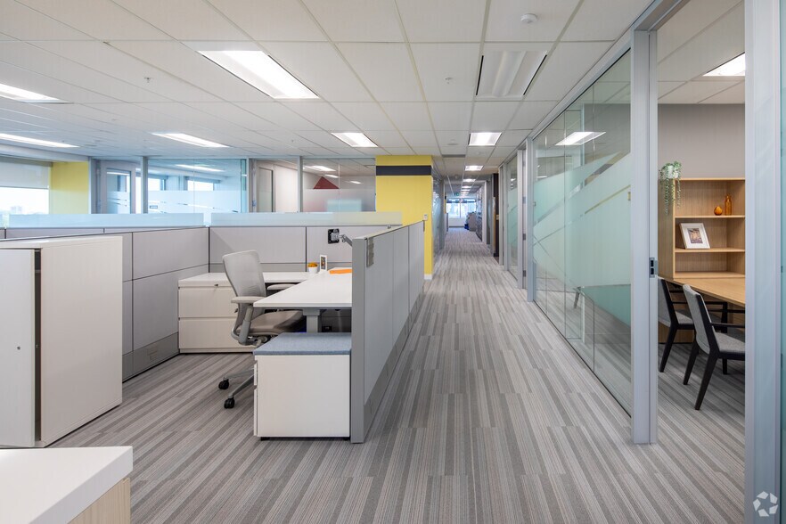 More Photos Of 1290 Central Pky W, Mississauga Office For Lease