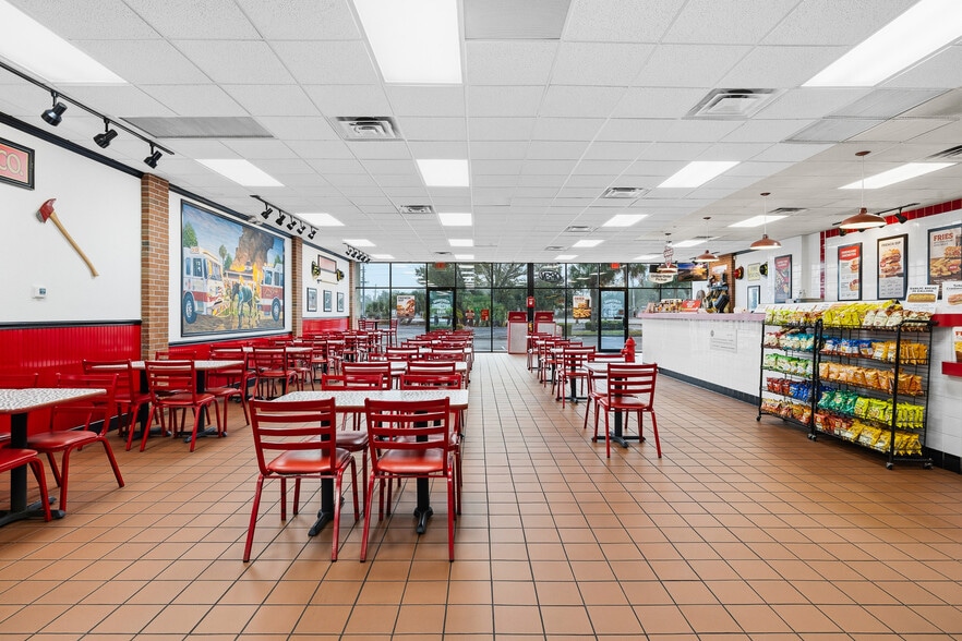 More Photos Of 18500 Veterans Blvd, Port Charlotte General Retail For Sale