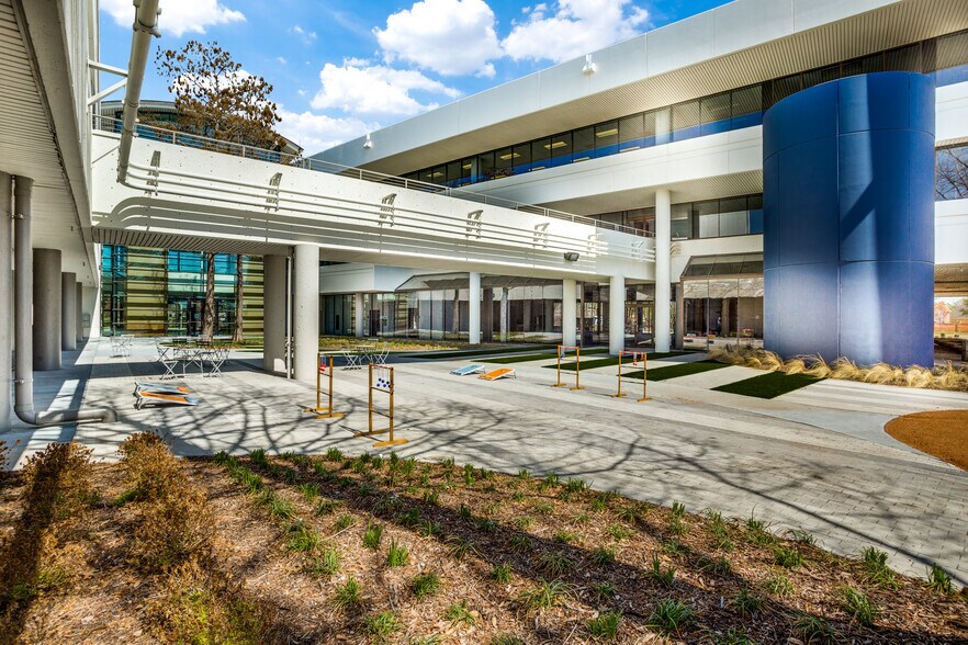 More Photos Of 2901 Kinwest Pky, Irving Office For Lease