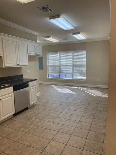 More Photos Of 2798 O'Neal Ln, Baton Rouge Office For Lease