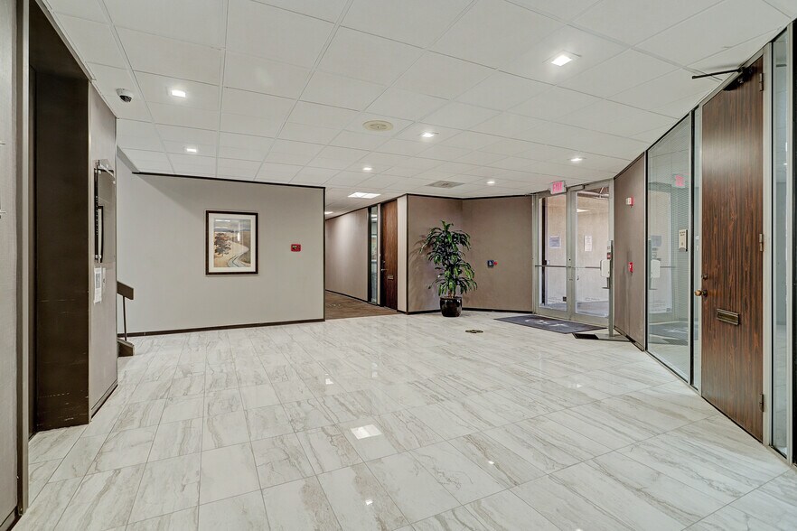 More Photos Of 450 N Sam Houston Pky E, Houston Medical For Lease