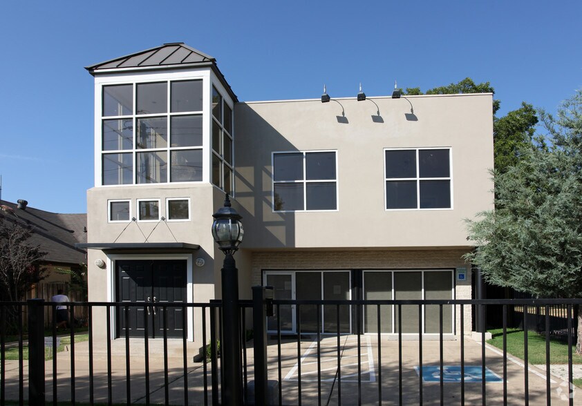 Primary Photo Of 4235 Cedar Springs Rd, Dallas Office For Sale