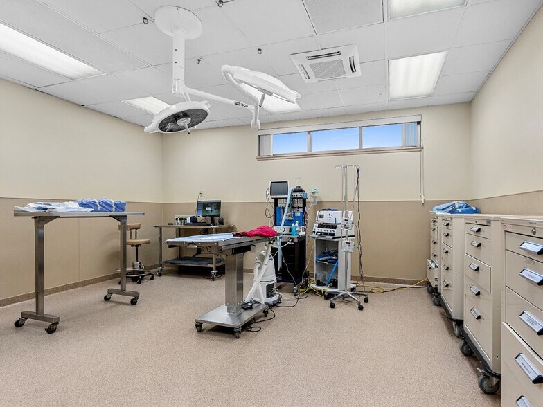 More Photos Of 4706 New Horizons Blvd, Appleton Medical For Sale