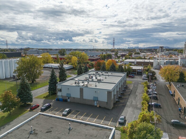 More Photos Of 115 Rue de Vaudreuil, Boucherville Flex For Lease