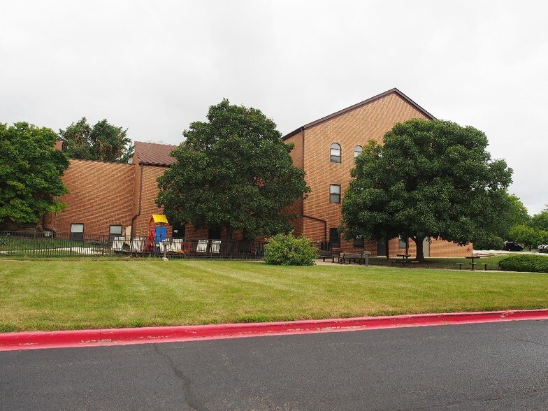 More Photos Of 329-331 S York Rd, Bensenville Daycare Center For Lease