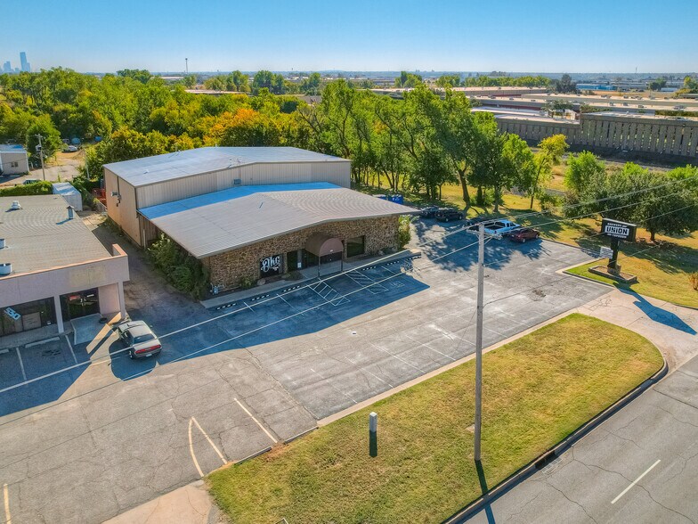 More Photos Of 520 N Meridian Ave, Oklahoma City Showroom For Lease