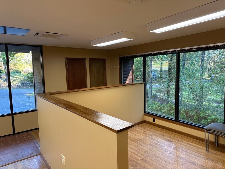 More Photos Of 50 E Woodhaven Dr, White Haven Office For Sale