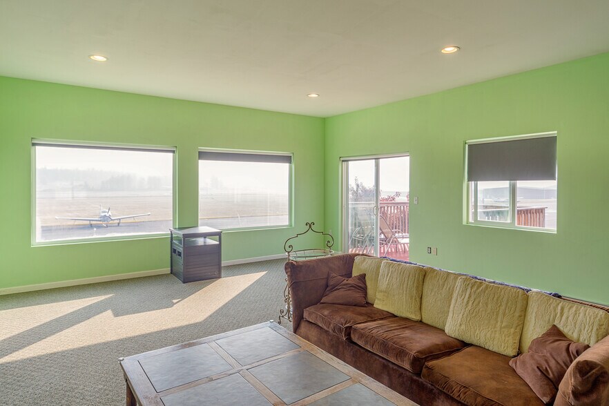 More Photos Of 191 Airport Rd, Port Townsend Airplane Hangar For Lease