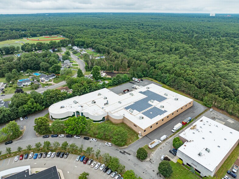 More Photos Of 30 Crossways E, Bohemia Manufacturing For Lease