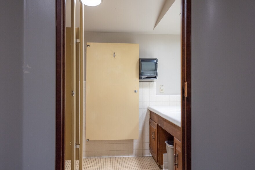 More Photos Of 4946 Florence Ave, Bell Medical For Lease