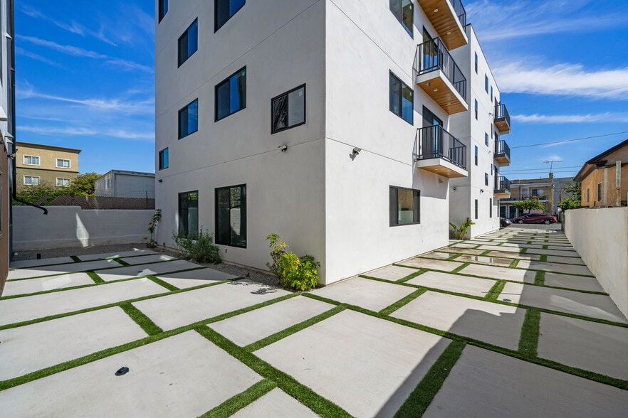 More Photos Of 1933 Magnolia Ave, Los Angeles Apartments For Sale