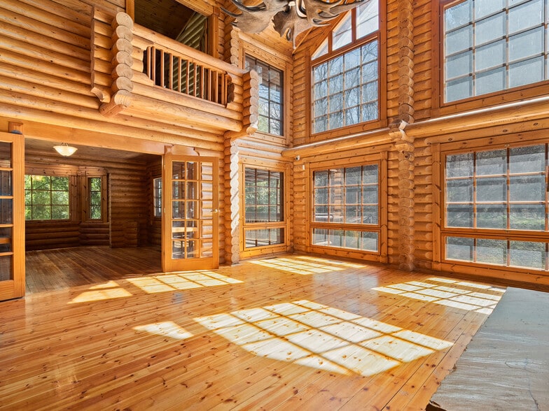 More Photos Of 1482 Russ Ave, Waynesville Office For Lease