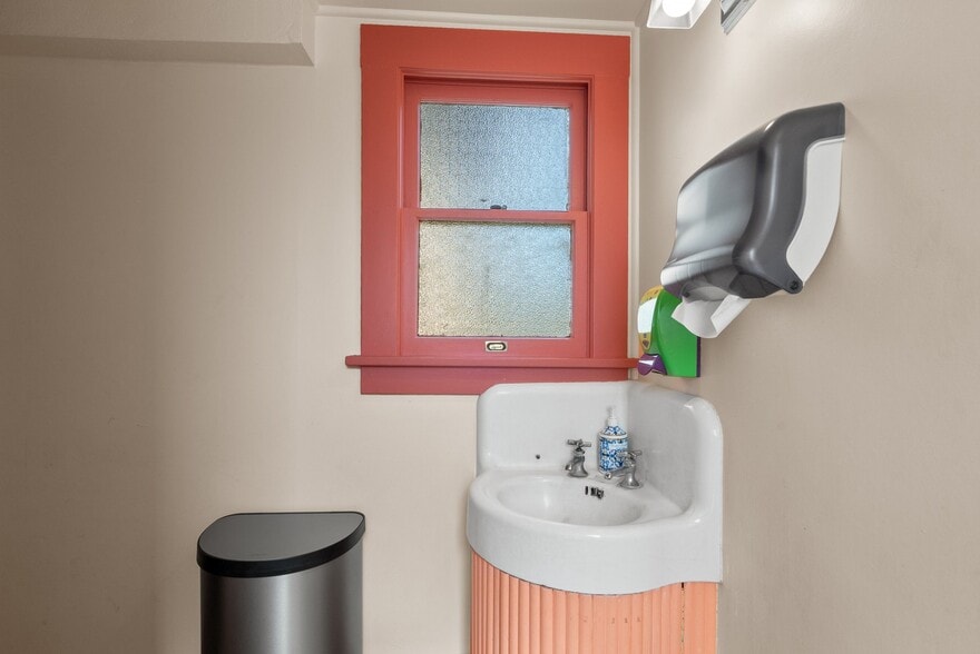 More Photos Of 217 E Lake Ave, Watsonville Office For Sale