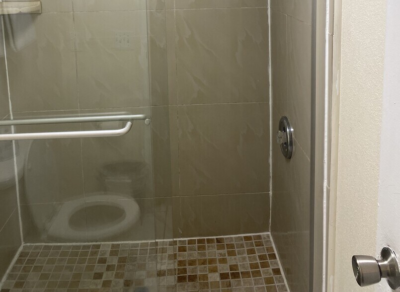 More Photos Of 5900 American Way, Orlando Hotel For Sale