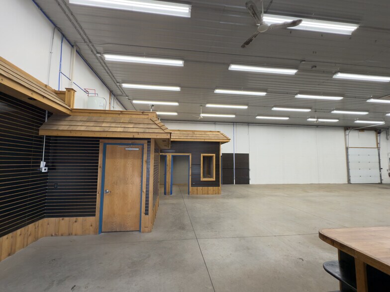 More Photos Of 406 Rt-104, Ontario Freestanding For Lease