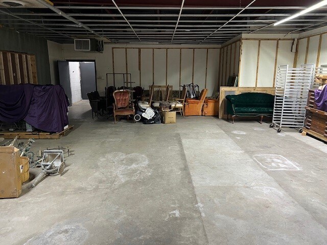 More Photos Of 296 Richey Rd, Pelzer Showroom For Lease