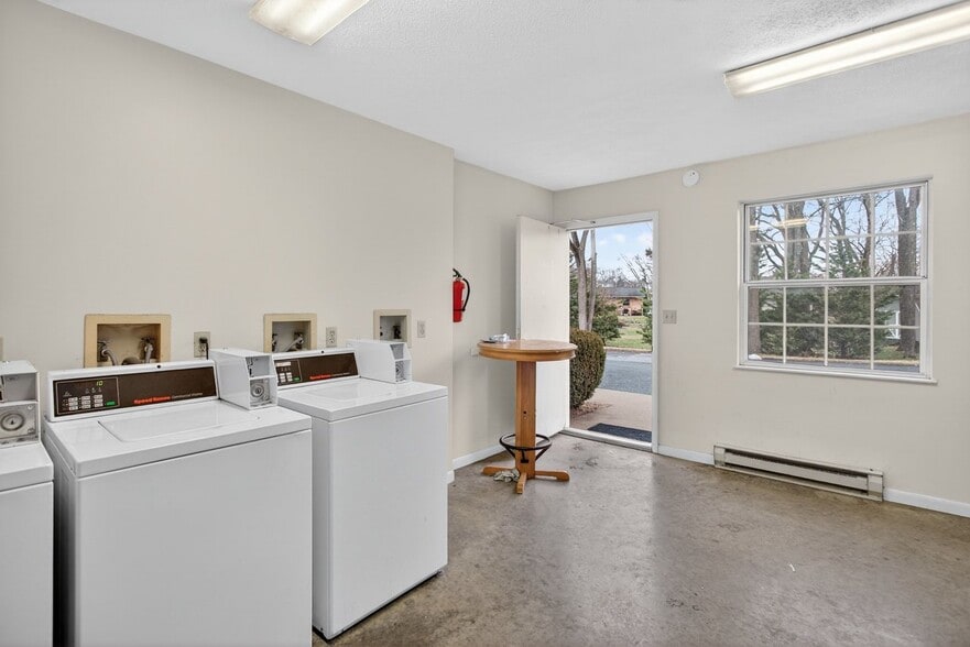 More Photos Of 990 Chicago Ave, Harrisonburg Apartments For Sale