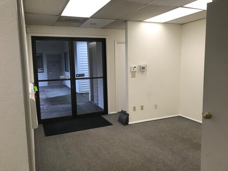 More Photos Of 17175 SW Tualatin Valley Hwy, Beaverton Unknown For Lease