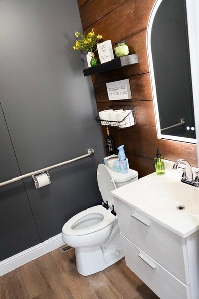 More Photos Of 987 Clock Tower Dr, Springfield Apartments For Sale