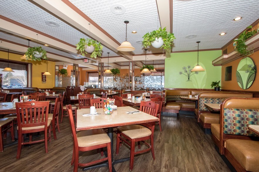More Photos Of 300 N Northwest Hwy, Palatine Restaurant For Sale