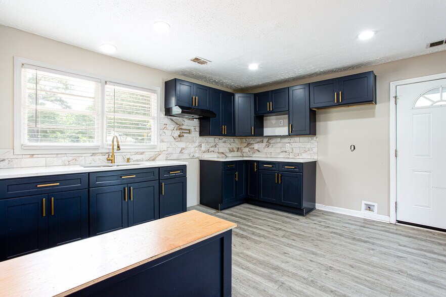 More Photos Of 2758 Five Forks Trickum Rd, Lawrenceville Office For Sale