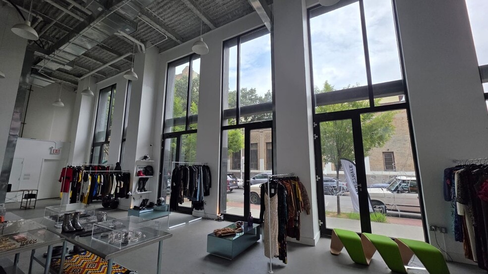 More Photos Of 307-311 Grand St, Brooklyn Office For Lease