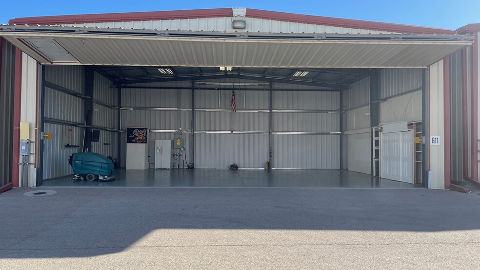 More Photos Of 3500 Executive Terminal Dr, Henderson Airplane Hangar For Sale