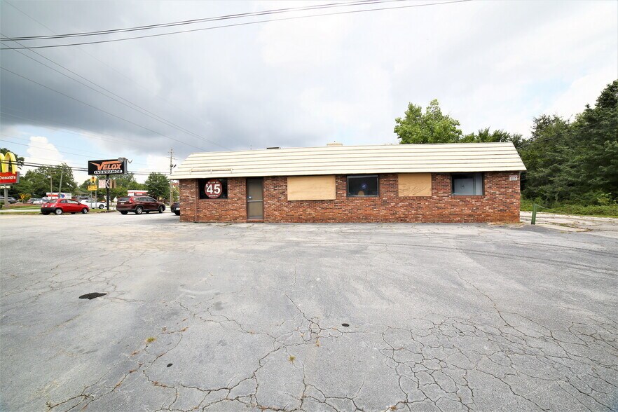 More Photos Of 6746 Highway 85, Riverdale Restaurant For Sale