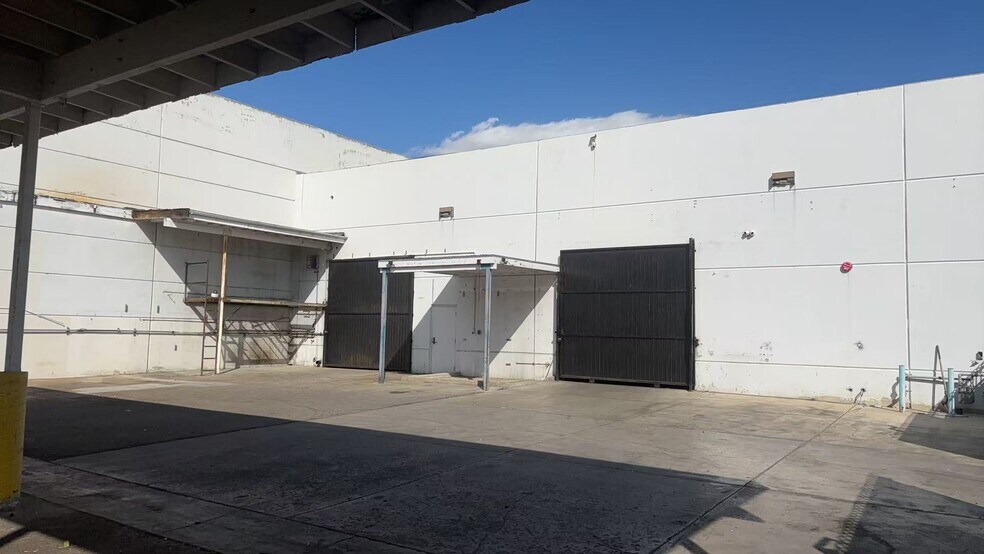 More Photos Of 2161 Maple Privado, Ontario Warehouse For Lease