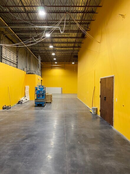 More Photos Of 8010 Sunport Dr, Orlando Light Distribution For Sale