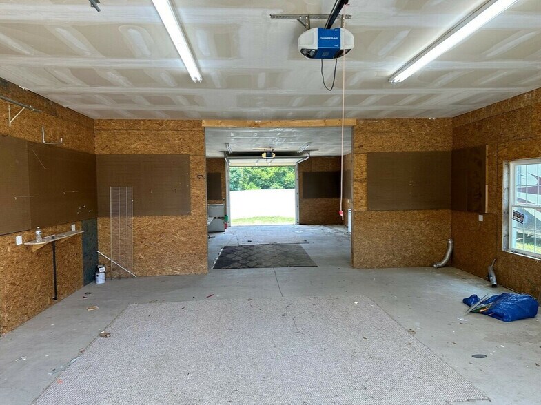 More Photos Of 2884 Pine Log Rd, Warrenville Office Residential For Lease