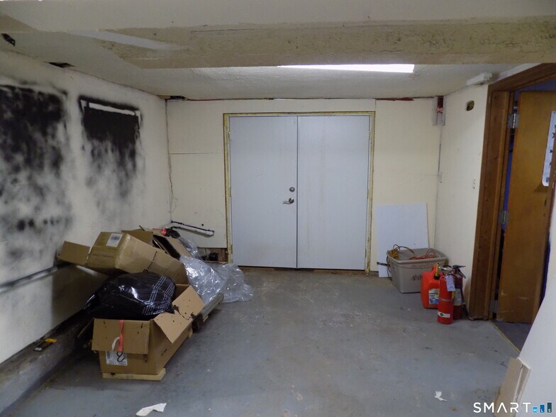 More Photos Of 941 Farmington Ave, Bristol Office Residential For Sale