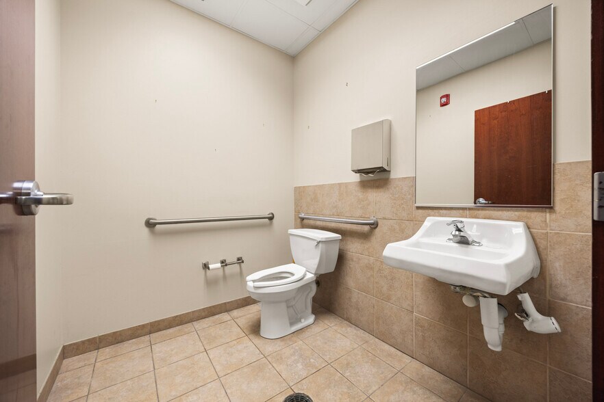 More Photos Of 430 E Mississippi Ave, Elwood Bank For Sale