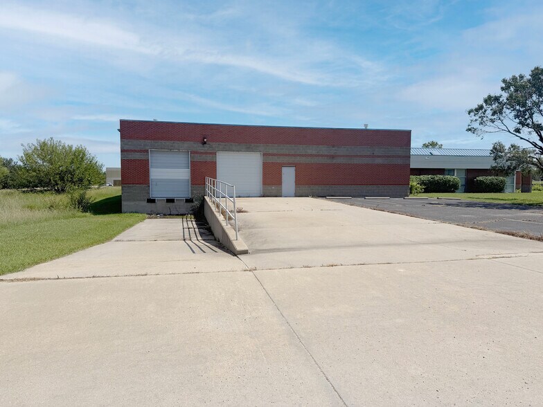 More Photos Of 9310 E 37th St, Wichita Flex For Sale