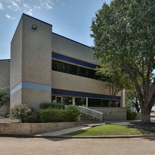 More Photos Of 3700 Eagle Place Dr, Dallas Distribution For Lease