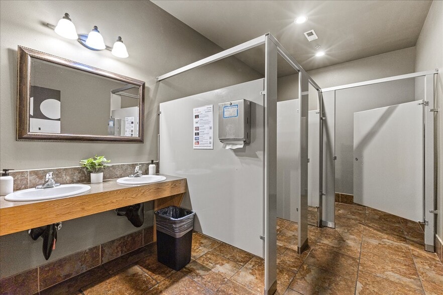 More Photos Of 18824 Smokey Point Blvd, Arlington Warehouse For Sale