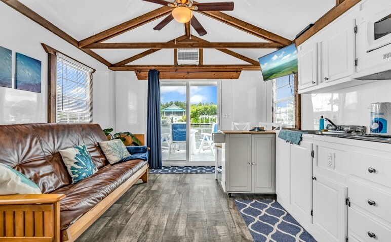 More Photos Of 200 Treasure Harbor Dr, Islamorada Marina For Sale