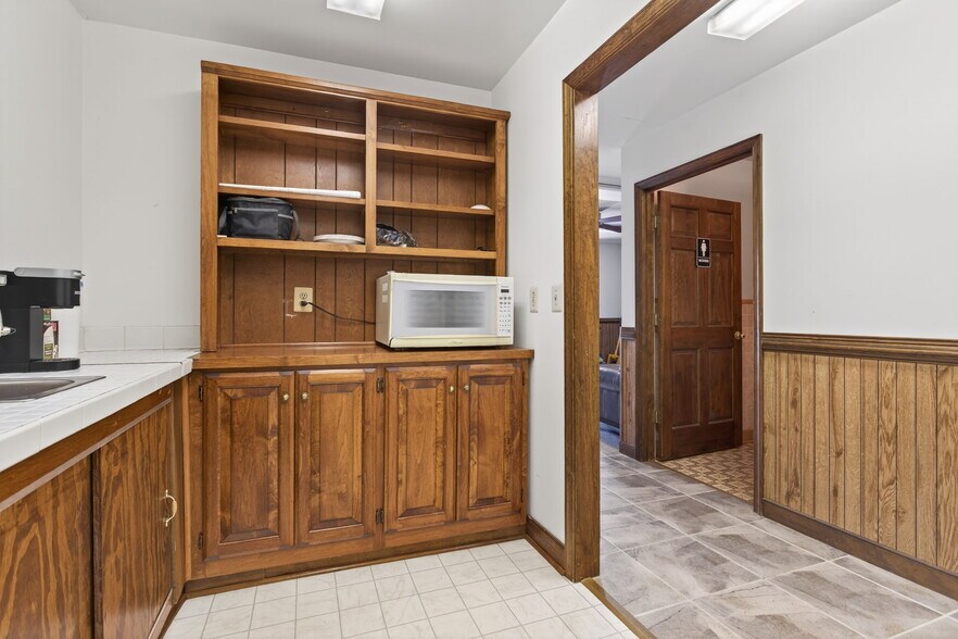 More Photos Of 102 Industrial Blvd, Toano Office For Sale